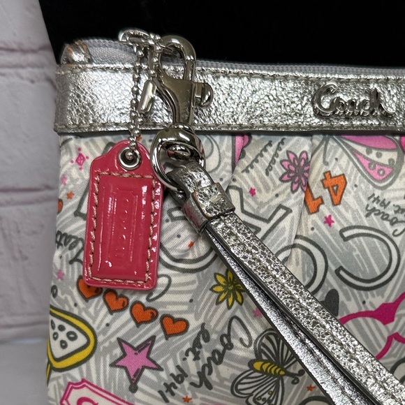 Coach Poppy Butterfly Graffiti Satan Wristlet Hangtag Silver Metallic LeatherEUC - Picture 15 of 16